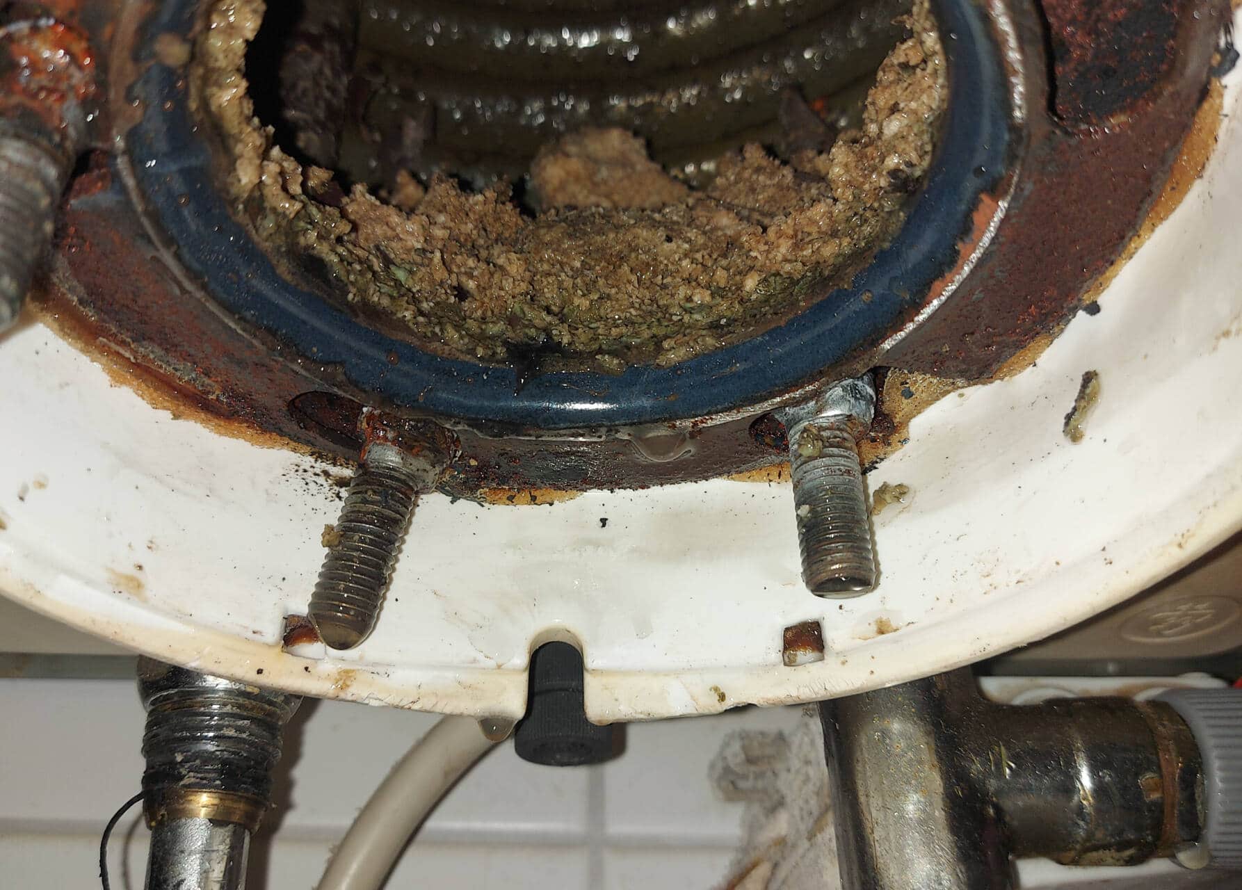 Was Kalk in deinem Warmwasserboiler wirklich anrichtet – Wasser-Tester
